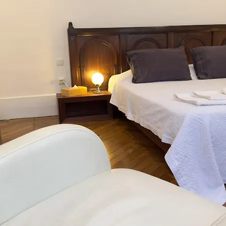 Bed & Breakfast De Charme Au Coeur Du Vieux Valence - Confort & Calme