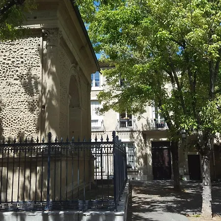 De Charme Au Coeur Du Vieux Valence - Confort & Calme Bed & Breakfast