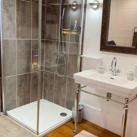 B&B De Charme Au Coeur Du Vieux -confort & Calme 3*