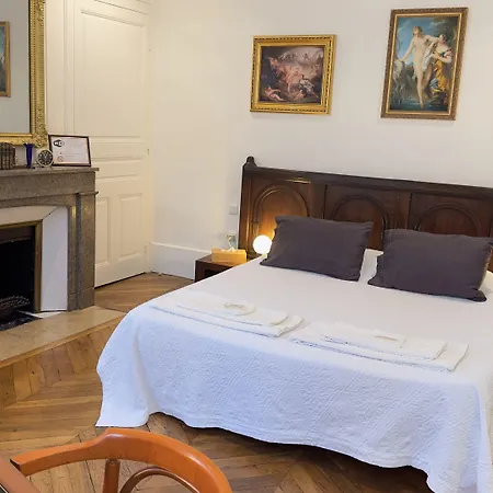 Alojamento de Acomodação e Pequeno-almoço De Charme Au Coeur Du Vieux -confort & Calme Valence (Drome)