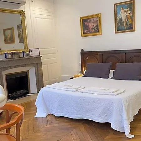 Bed & Breakfast De Charme Au Coeur Du Vieux -confort & Calme