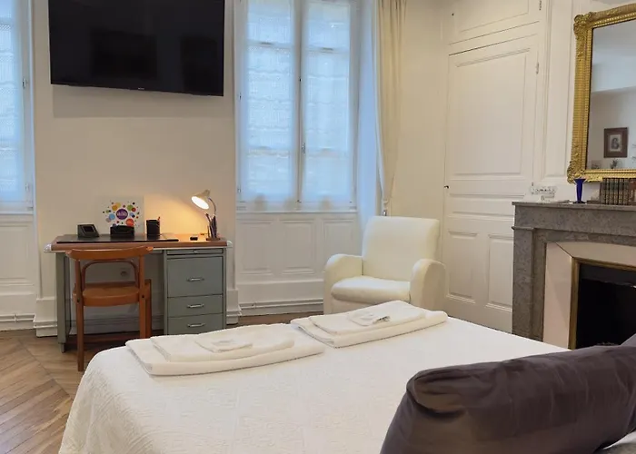 De Charme Au Coeur Du Vieux -confort & Calme Bed & Breakfast Valence (Drome)