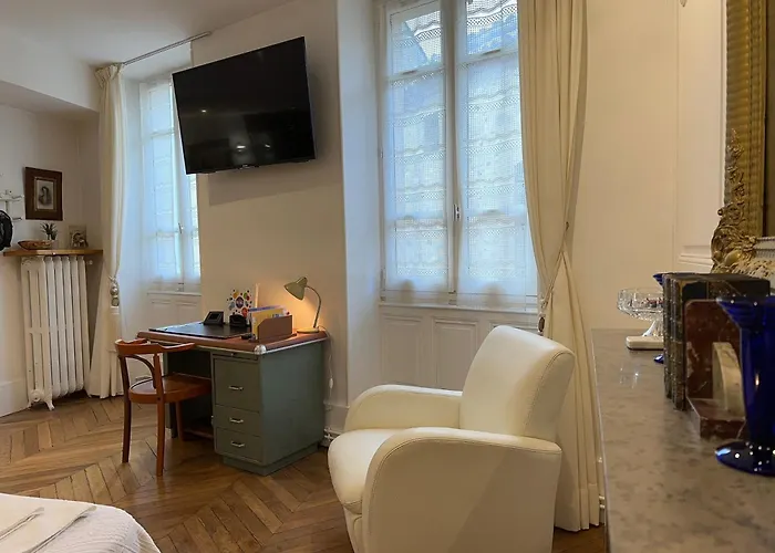 De Charme Au Coeur Du Vieux -confort & Calme Bed & Breakfast 3*