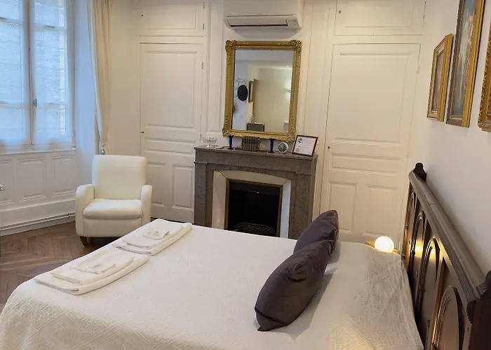 Bed & Breakfast De Charme Au Coeur Du Vieux -confort & Calme Valence (Drome)