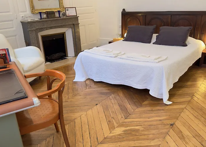 De Charme Au Coeur Du Vieux -confort & Calme Bed & Breakfast 3*