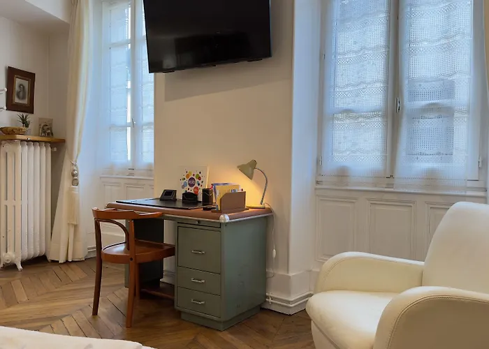 De Charme Au Coeur Du Vieux -confort & Calme 住宿加早餐酒店 3*