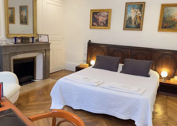 Bed & Breakfast De Charme Au Coeur Du Vieux -confort & Calme Valence (Drome)